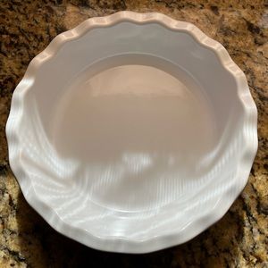 Emile Henry Scalloped Pie Plate Red